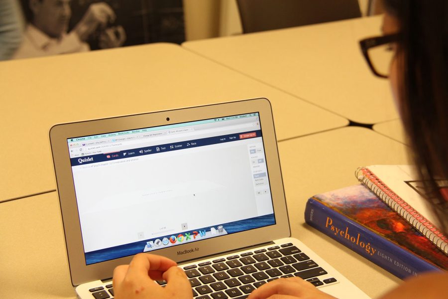 Senior Ella Mernyk uses Quizlet, an online flashcard creation website, to make a personalized study guide for her psychology class. Quizlet is one of many academic websites. 