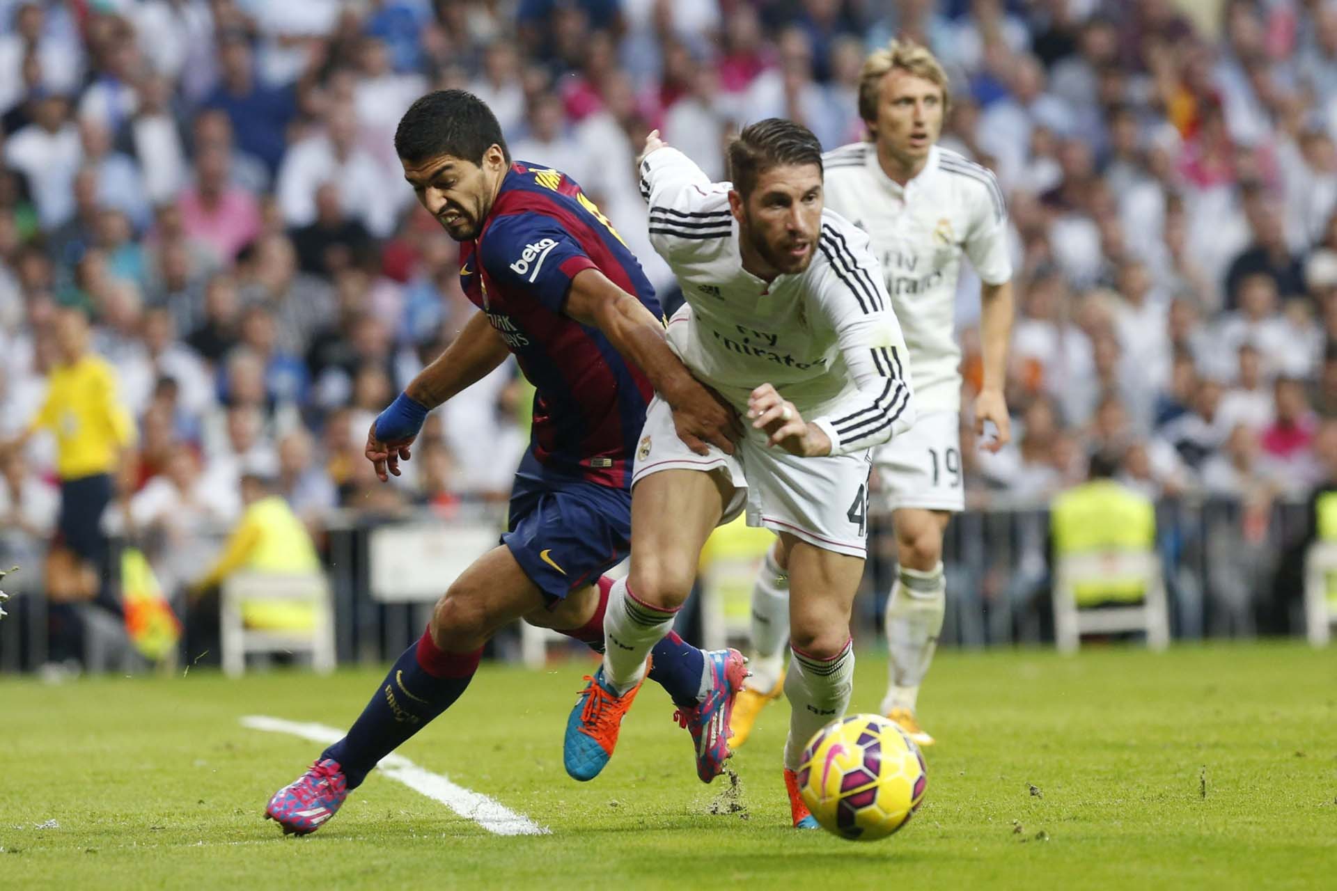 Real Madrid falls 1-2 to rival Barcelona at “El Classico”