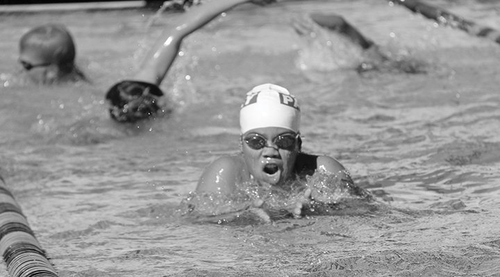 Sophomore+varsity+swimmerJessica+Wu+practices+breaststroke+in+preparation+for+a+SCVAL+league+meet+at+Los+Gatos+on+April+30.+