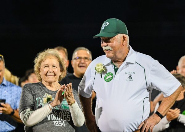 Audience praise Earl Hansen during ceremony. “Coach Hansen has not only been a great coach but a pillar of the community, former player of Hansens Jim Harbaugh said.