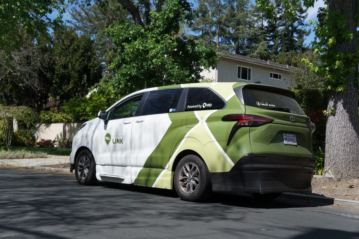 A Palo Alto Link vehicle pauses on Waverley Avenue to pick up a rider for the city’s shared transit service. The Palo Alto Link runs Monday to Friday from 7 a.m. to 7 p.m. for adults and
teens with discounts for senior, disabled and low-income riders. “The City had previously had an interest in exploring a kind of on-demand service, so the Palo Alto link provided that after
the shuttle service stopped,” Palo Alto Chief of Transportation Ria Hutabarat Lo said.